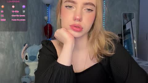 Snapshot of dark_side1213 chatting on December 4, 10:02 am Darkside online show from December 4, 10:02 am