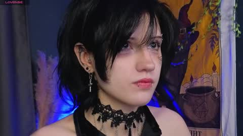 Snapshot of dark_vamp_ chatting on December 6, 8:51 pm Vamp online show from December 6, 8:51 pm