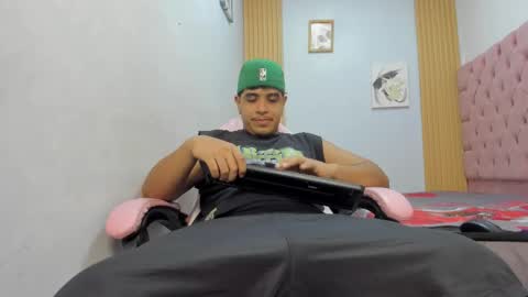 darkalphax01 online show from December 22, 3:36 am