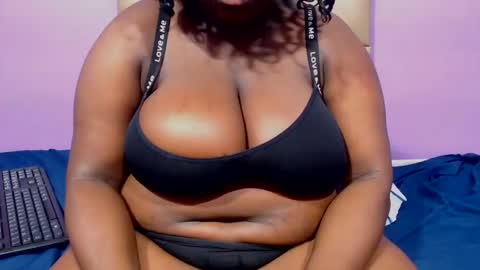 Snapshot of darkgiantmelanin chatting on December 14, 1:27 pm darkgiantmelanin online show from December 14, 1:27 pm