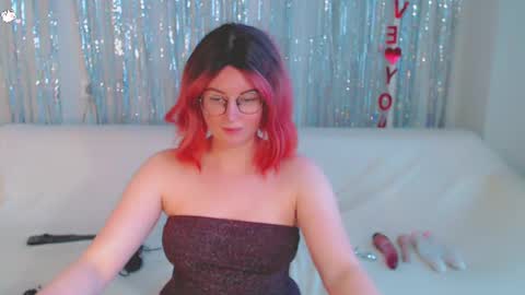 Snapshot of darkheto chatting on February 9, 8:44 am Kelly online show from February 9, 8:44 am