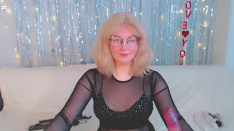 Snapshot of darkheto chatting on February 27, 8:28 am Kelly online show from February 27, 8:28 am