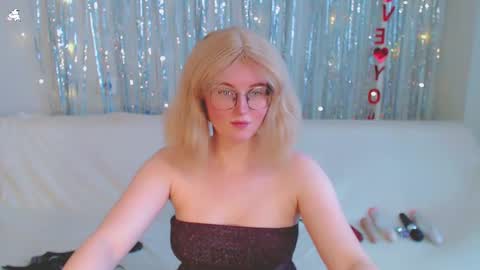 Snapshot of darkheto chatting on March 9, 9:13 am Kelly online show from March 9, 9:13 am