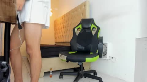 darkknightx01 online show from October 5, 5:44 pm