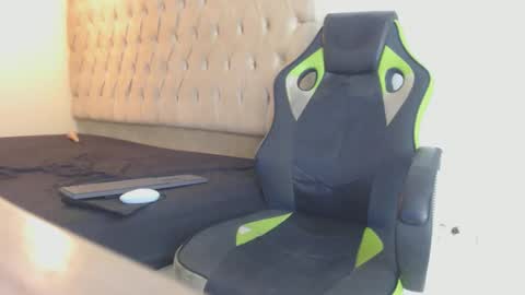 darkknightx01 online show from October 27, 12:58 am