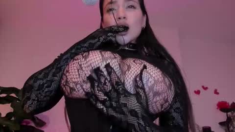 Snapshot of darknes_lilith18 chatting on February 25, 11:36 pm darknes_lilith18 online show from February 25, 11:36 pm