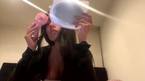 darkpleasuress online show from May 17, 6:22 am