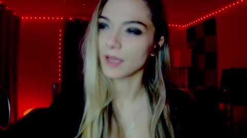 roseredgoddess online show from November 7, 4:01 am