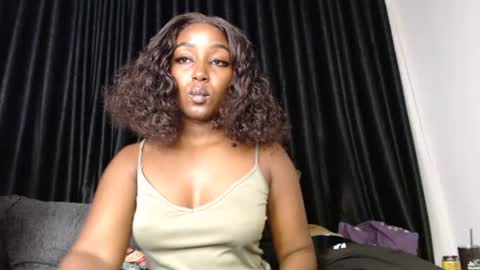 darktanqueen online show from June 18, 3:40 am