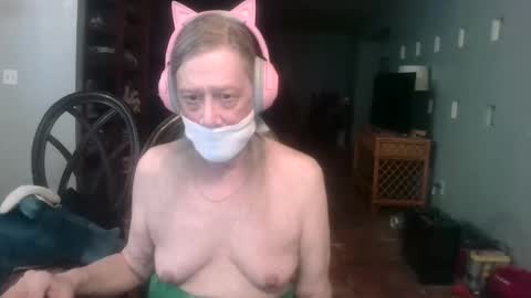 darla_darling1222101 online show from February 12, 6:52 am