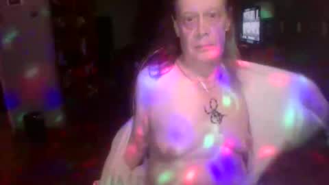 darla_darling1222101 online show from April 18, 12:09 pm