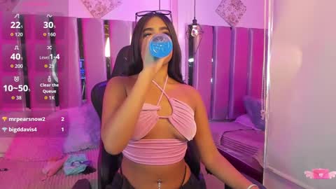 Snapshot of darla_santos_ chatting on October 20, 7:47 pm Darla santos online show from October 20, 7:47 pm