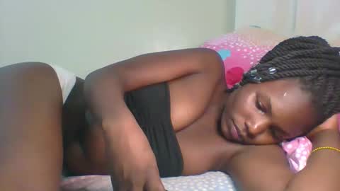Snapshot of darling_dreamer2 chatting on May 31, 6:31 pm darling_dreamer2 online show from May 31, 6:31 pm