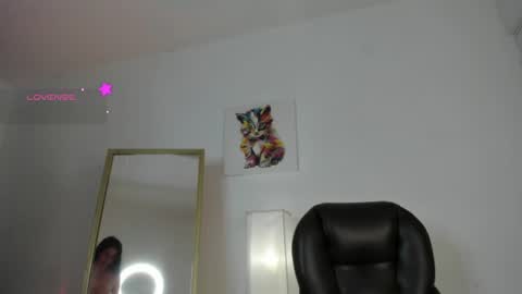 Snapshot of darling_spoiled chatting on June 25, 9:58 am darling online show from June 25, 9:58 am