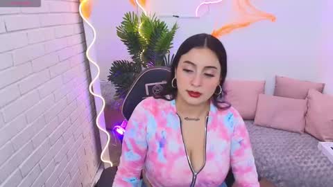 Snapshot of darling_tay chatting on October 13, 3:28 am Darling online show from October 13, 3:28 am