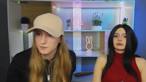 darly honey online show from April 8, 11:10 am