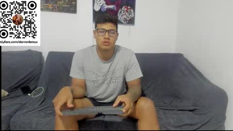 Snapshot of darren_lemus chatting on October 11, 6:12 am Darren lemus online show from October 11, 6:12 am