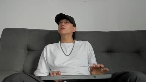 Snapshot of darsel_night chatting on December 2, 8:04 pm darsel_night online show from December 2, 8:04 pm