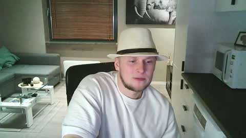 Snapshot of dartanjanas chatting on October 31, 8:21 pm Dario online show from October 31, 8:21 pm