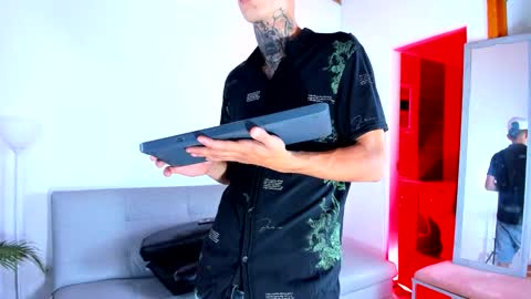 Snapshot of darwin_ggh chatting on December 14, 7:47 am darwin_ggh online show from December 14, 7:47 am