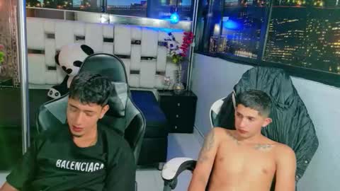 Snapshot of darwinandbrayan chatting on November 7, 4:01 am darwinandbrayan online show from November 7, 4:01 am