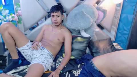 Snapshot of darwinandbrayan chatting on December 4, 4:00 am darwinandbrayan online show from December 4, 4:00 am