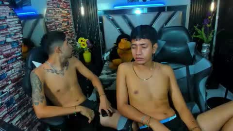 Snapshot of darwinandbrayan chatting on December 5, 6:26 pm darwinandbrayan online show from December 5, 6:26 pm