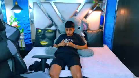 Snapshot of darwinandbrayan chatting on January 15, 3:11 am darwinandbrayan online show from January 15, 3:11 am