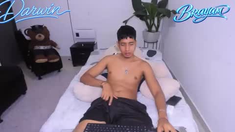 Snapshot of darwinandbrayan chatting on February 11, 10:04 pm darwinandbrayan online show from February 11, 10:04 pm