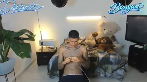 Snapshot of darwinandbrayan chatting on February 24, 5:00 pm darwinandbrayan online show from February 24, 5:00 pm