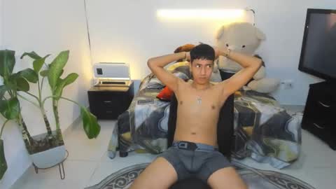 Snapshot of darwinandbrayan chatting on March 2, 7:21 pm darwinandbrayan online show from March 2, 7:21 pm