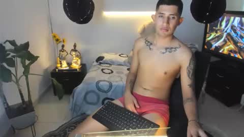 Snapshot of darwinandbrayan chatting on March 5, 9:22 pm darwinandbrayan online show from March 5, 9:22 pm