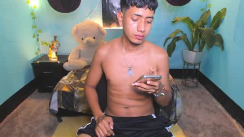 Snapshot of darwinandbrayan chatting on April 3, 10:08 pm darwinandbrayan online show from April 3, 10:08 pm