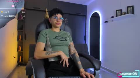 Snapshot of dass_roman chatting on March 11, 9:54 pm Dass Roman online show from March 11, 9:54 pm