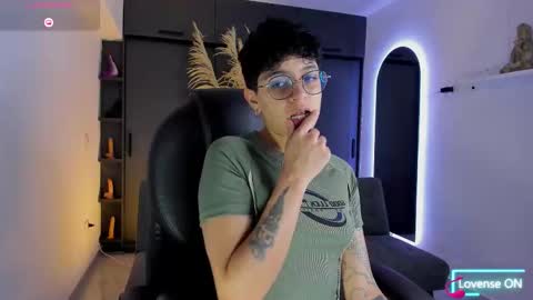 Snapshot of dass_roman chatting on March 23, 9:19 pm Dass Roman online show from March 23, 9:19 pm