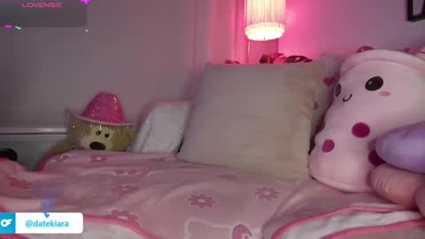 Snapshot of datekiara chatting on December 8, 5:29 am Kiara online show from December 8, 5:29 am