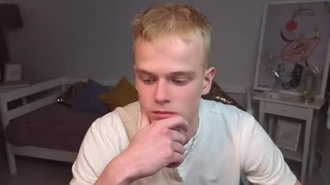 Snapshot of dattouz chatting on April 6, 12:28 pm Jossif online show from April 6, 12:28 pm