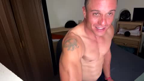 Snapshot of dave875126 chatting on May 15, 10:50 pm dave875126 online show from May 15, 10:50 pm