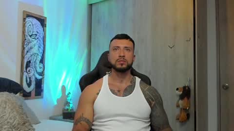 Snapshot of dave_max93 chatting on December 8, 8:41 am DAVE MAX online show from December 8, 8:41 am