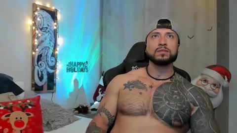 Snapshot of dave_max93 chatting on December 13, 5:27 am DAVE MAX online show from December 13, 5:27 am