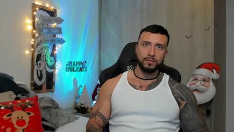 Snapshot of dave_max93 chatting on December 14, 4:45 am DAVE MAX online show from December 14, 4:45 am