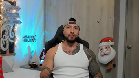 Snapshot of dave_max93 chatting on December 17, 3:17 am DAVE MAX online show from December 17, 3:17 am