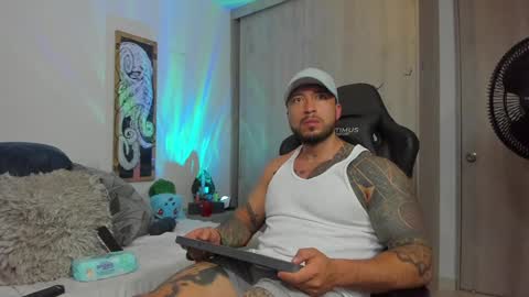 Snapshot of dave_max93 chatting on January 3, 7:07 pm DAVE MAX online show from January 3, 7:07 pm