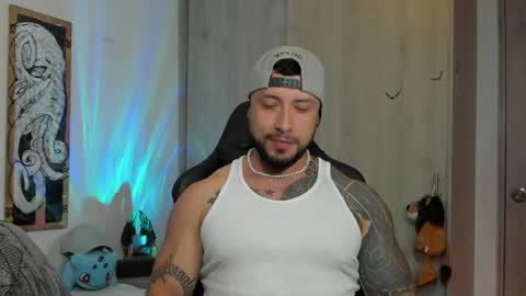 Snapshot of dave_max93 chatting on January 8, 3:29 am DAVE MAX online show from January 8, 3:29 am