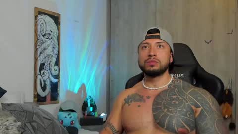 Snapshot of dave_max93 chatting on January 8, 6:31 am DAVE MAX online show from January 8, 6:31 am