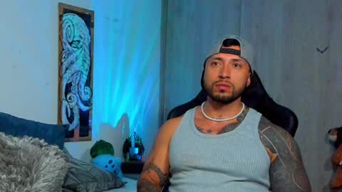 Snapshot of dave_max93 chatting on January 18, 7:28 am DAVE MAX online show from January 18, 7:28 am