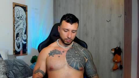 Snapshot of dave_max93 chatting on January 19, 5:26 am DAVE MAX online show from January 19, 5:26 am