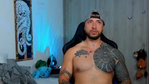 Snapshot of dave_max93 chatting on January 19, 6:32 pm DAVE MAX online show from January 19, 6:32 pm