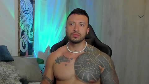 Snapshot of dave_max93 chatting on February 17, 3:04 am DAVE MAX online show from February 17, 3:04 am