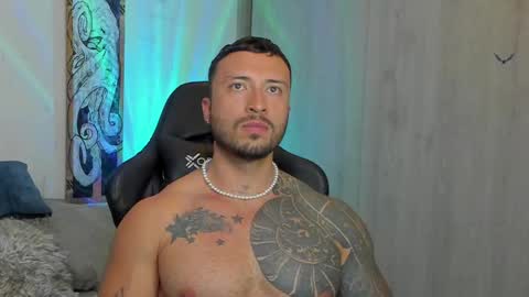 Snapshot of dave_max93 chatting on February 19, 8:52 pm DAVE MAX online show from February 19, 8:52 pm